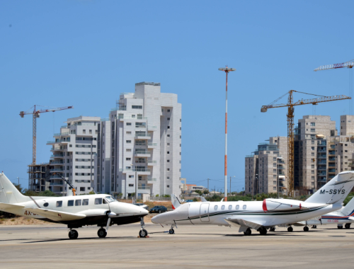 תושבי אילת נגד סגירת שדה התעופה שדה דב החלטה שהתקבלה במחשכים