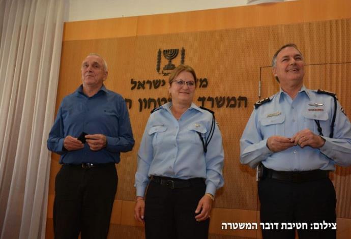 טקס הענקת דרגות לגילה גזיאל (צילום:  דוברות המשטרה)