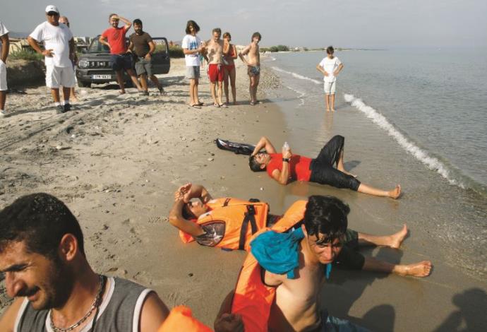 פליטים בחוף הים של קוס, האי קוס, מאיר בלייך (צילום:  רויטרס)