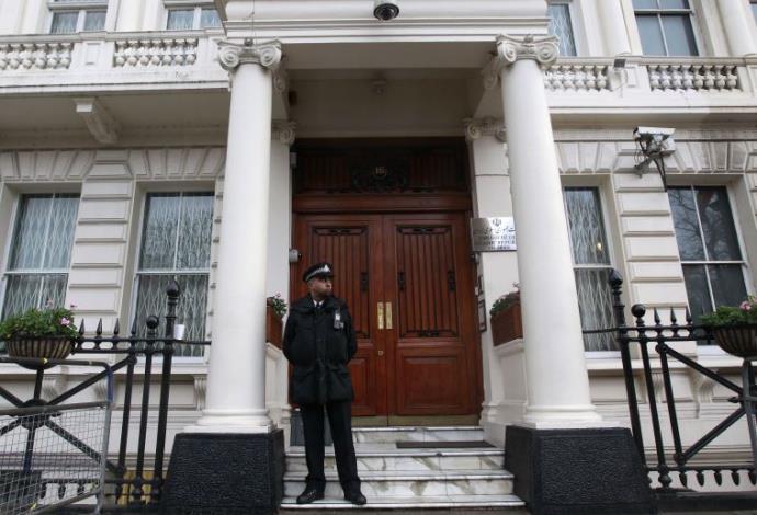 שגרירות איראן בבריטניה ב-2011 (צילום:  רויטרס)