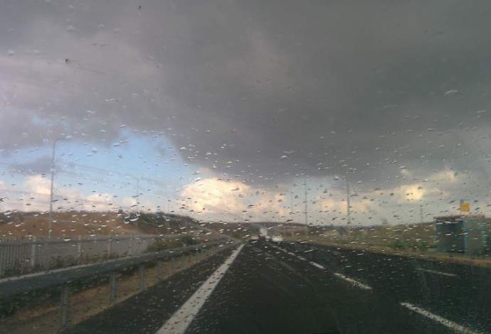גשם בעמק יזרעאל (צילום:  ארז יעקובי)