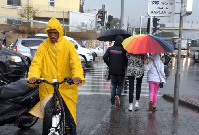 גשם בתל אביב (צילום:  אבשלום ששוני)