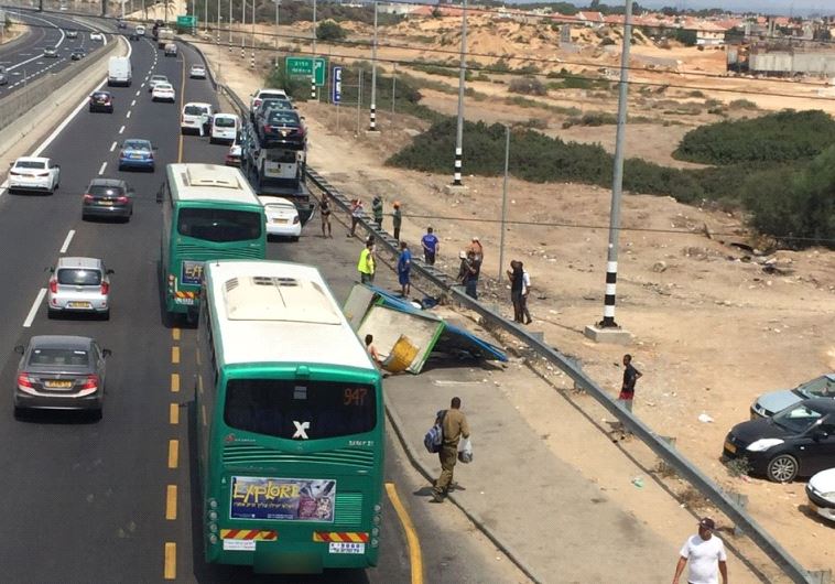 התאונה על כביש החוף. צילום: בטש וחרום בלבד.